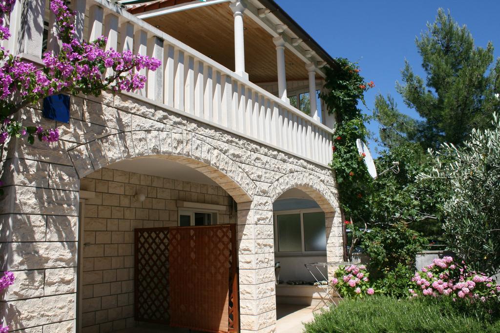 Apartments Jagoda Bol Exterior photo